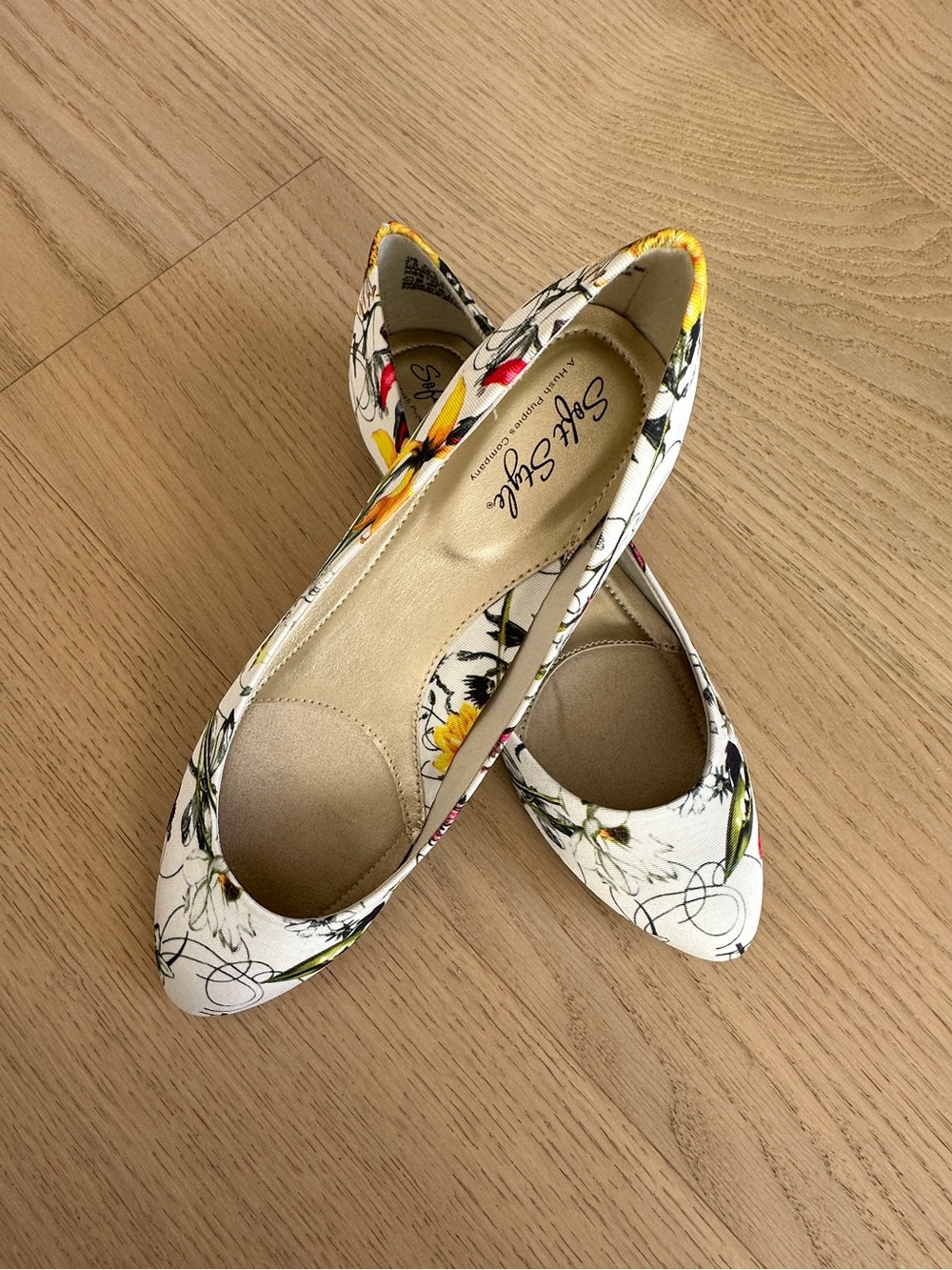 Soft Style White Spring Floral Pointed Toe Ballet Flats